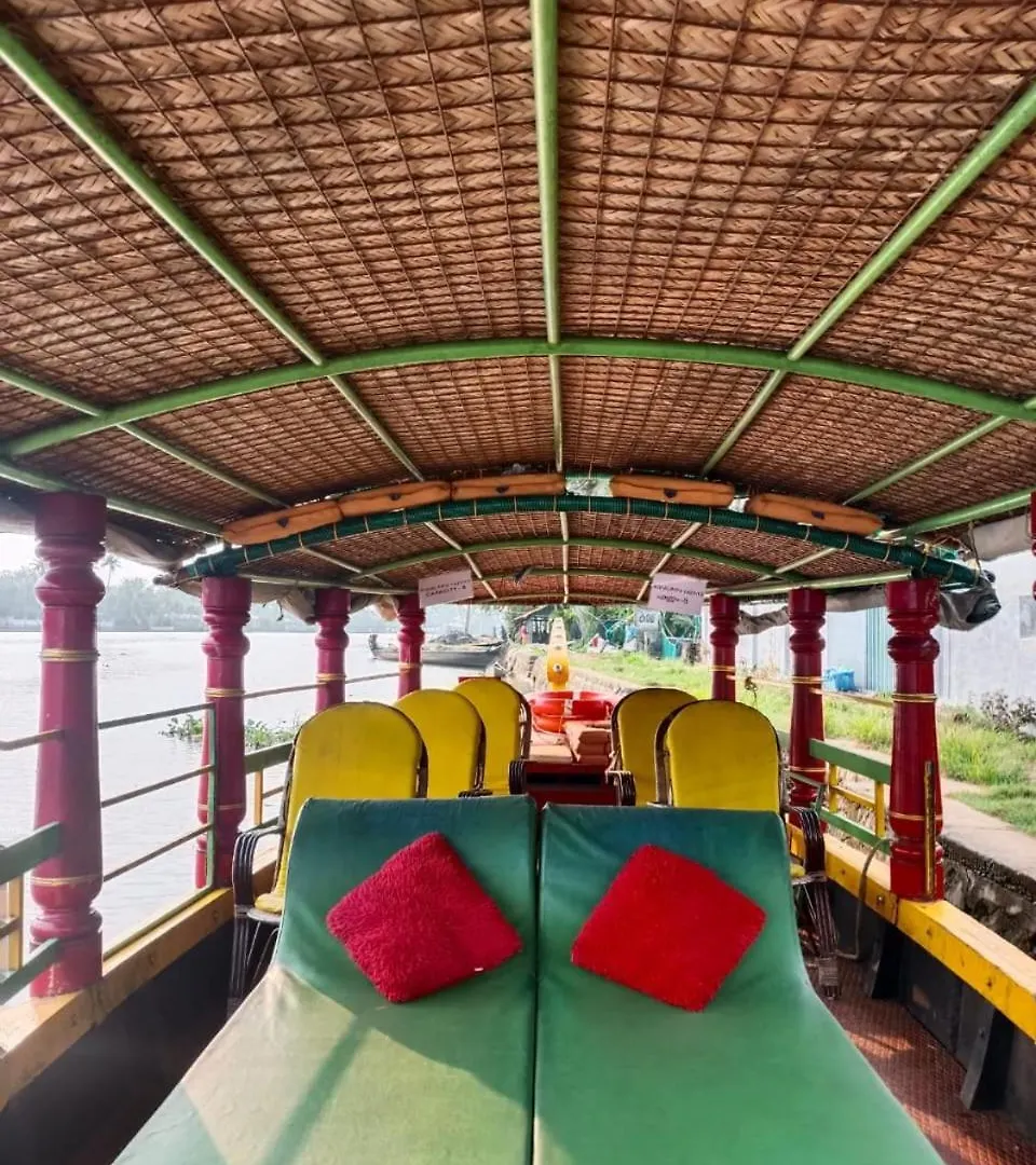 Aquapalace-The Heritage Homestage Champakulam Holiday home